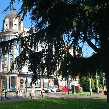 Hotel Mieres Del Camino Exterior foto
