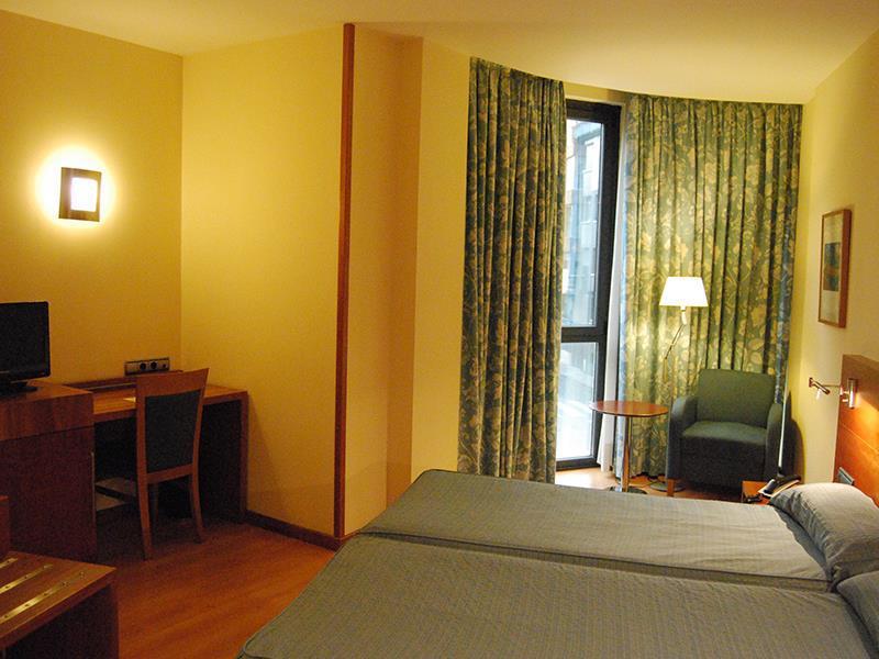 Hotel Mieres Del Camino Cameră foto