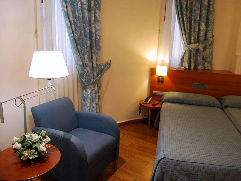 Hotel Mieres Del Camino Cameră foto