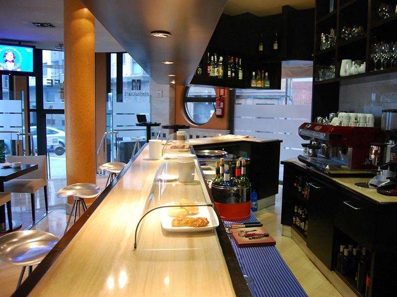 Hotel Mieres Del Camino Restaurant foto